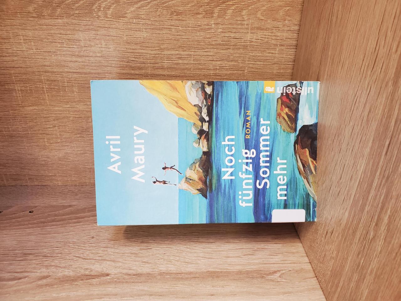Buch im Regal