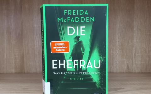 Buchcover grün mit Frau